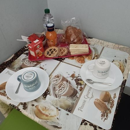 Hotel Ded 1 Checkin A Richiesta Парма Екстериор снимка