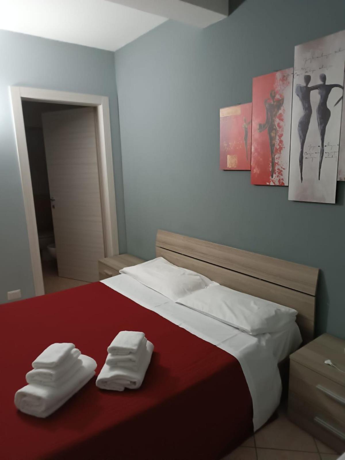 Hotel Ded 1 Checkin A Richiesta Парма Екстериор снимка