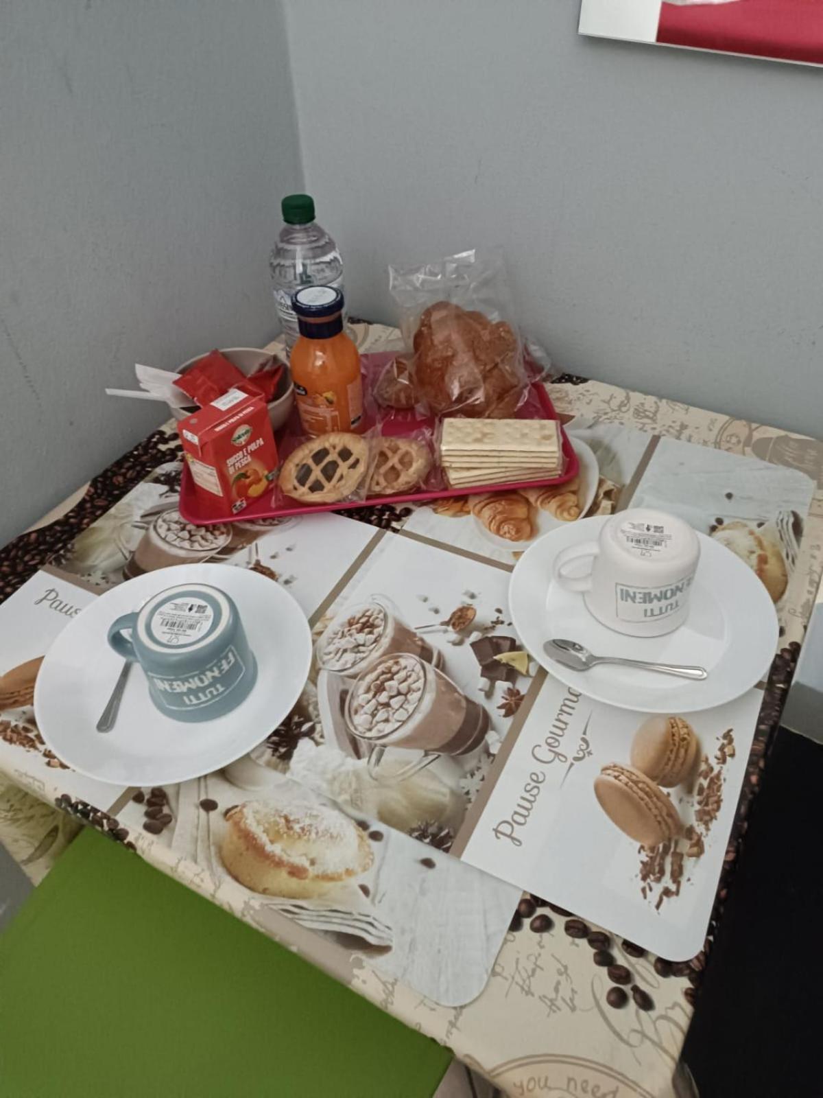 Hotel Ded 1 Checkin A Richiesta Парма Екстериор снимка